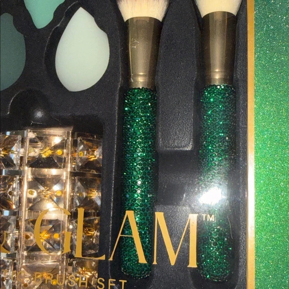 Glitz & Glam 8 Piece Cosmetic Brush Set - Green and Gold